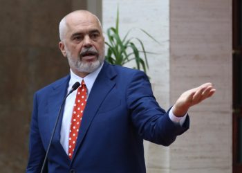 Qeveria ka në plan të shesë apartamente të shoqëruara me pasaportë shqiptare