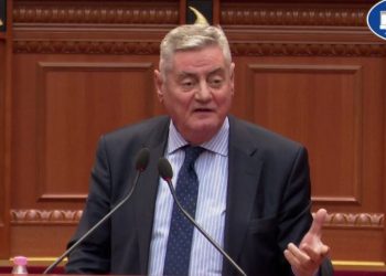 Dash Shehi: Buxheti i 2023, ua merr paratë të varfërve dhe ua jep të pasurve. Hajde të rrisim rrogat se shqiptarët po ikin