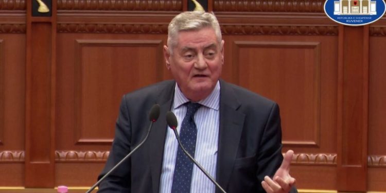 Dash Shehi: Buxheti i 2023, ua merr paratë të varfërve dhe ua jep të pasurve. Hajde të rrisim rrogat se shqiptarët po ikin