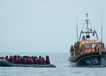 Iku me gomone në Britani, por e kthyen. Rrëfimi prekës i të riut shqiptar: Kisha marr 4 mijë $ borxh