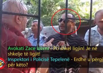 “Pusho, fike telefonin”! Policia e Tepelenës nxjerr nga shtëpia trashëgimtarët, efektivët ruajnë me turne ndërtesën (VIDEO)