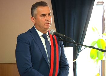 Kryebashkiaku i Divjakës plagoset me thikë nga punonjësi i tij