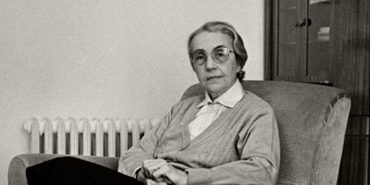 Nexhmije Hoxha u hetua për kafe, sot nuk iu kërkohet llogari politikanëve që kanë miliarda