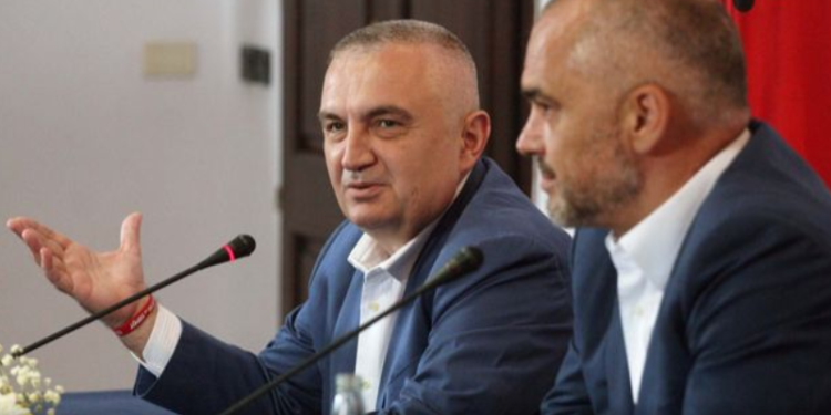 ‘Unë do i bie, do e thyej në mes’/ Meta tregon ‘muskujt’: Ma sillni të fortin Rama në studio, i bie këtu në syrin tënd