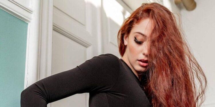 19-vjeçarja nga Shqipëria shpallet fituese e konkursit të modelingut në Greqi, njihuni me Aeksian (VIDEO)