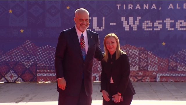 Kryeministrja italiane në Tiranë: Shqipëria mund të mbështetet tek Italia