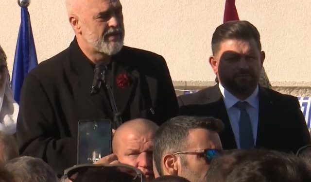 “Kalimera, jasas”/ Rama në Dropull e nis fjalën në greqisht: Ju solla birin e të atit, me lutje e lule bëtë që sot ta prisnit me diell (VIDEO)