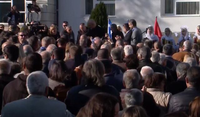 Ja kushti që i vendosi Rama-Mitsotakit për të merituar bustin e babait të tij në Derviçan