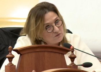 “Na keni thënë dhe gojore”/ Deputetja e PD replikon me Ramën, kryeministri: Jam prej mishi e kockash, e ndjeva ta thoja si detyrë ndaj djalit tim