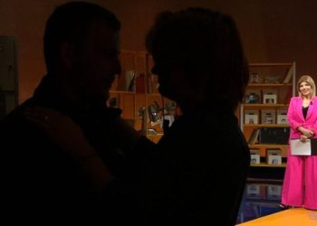 E pazakontë/ Ish-punonjësja e seksit merr propozimin për martesë “LIVE” në studio nga klienti i saj