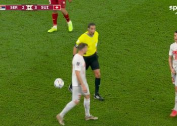 Xhaka u tregon organin gjenital serbëve, ata tërbohen të gjithë dhe tentojnë ta sulmojnë (VIDEO)