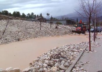 Moti i keq në Gjirokastër, probleme nga përroi i Çullos dhe nga Sopoti, pa drita në disa zona
