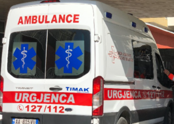 Aksidentohet me motor këngëtari shqiptar (VIDEO)