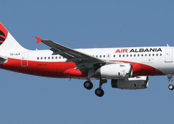 Humb jetën stjuardesa e “Air Albania”, kompania nuk jep detaje për ngjarjen