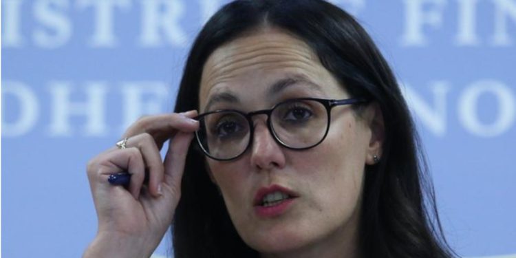 A janë vjedhur llogaritë bankare të shqiptarëve nga hakerat? Flet ministrja e Financave