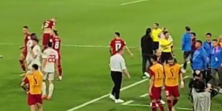 “Vritni, vritni shqiptarët” – serbët me thirrje shoviniste në stadium (VIDEO)