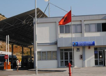 Pa patentë dhe nën moshë, kapet 16-vjeçari nga Saranda duke tentuar të trafikonte klandestinë