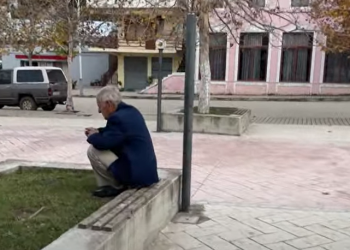 Shpopullimi i frikshëm, si mbeti Selenica një qytet vetëm për të moshuar (VIDEO)
