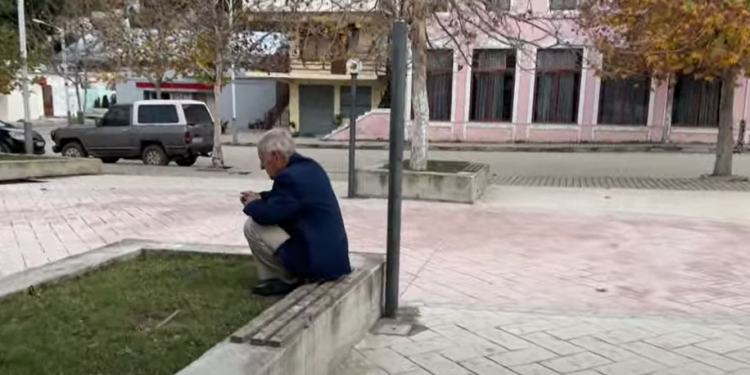 Shpopullimi i frikshëm, si mbeti Selenica një qytet vetëm për të moshuar (VIDEO)