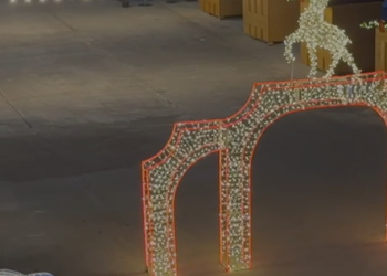 Lexojeni për zbavitje/ Kryetari i PD Gjirokastër kundër dekorit të festave: Hauri u mbush me zabitë, kolibet janë kultura e rilindasve