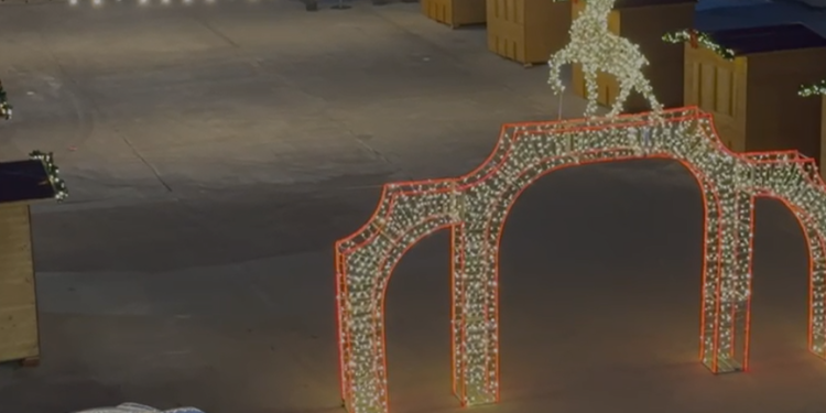 Lexojeni për zbavitje/ Kryetari i PD Gjirokastër kundër dekorit të festave: Hauri u mbush me zabitë, kolibet janë kultura e rilindasve