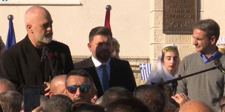 Mitsotakis mbërrin me helikopter në Dervican, Rama: Ju premtova dhe ua solla