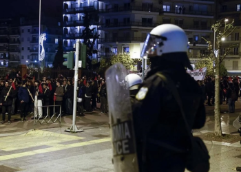 Vrasja e 16-vjeçarit pasi nuk pagoi paratë e karburantit, vijojnë protestat në Athinë e Selanik