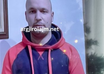 Ky është personi që goditi me grusht Sali Berishën