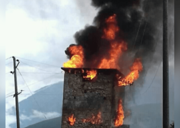 Merr flakë kabina elektrike në Lazarat