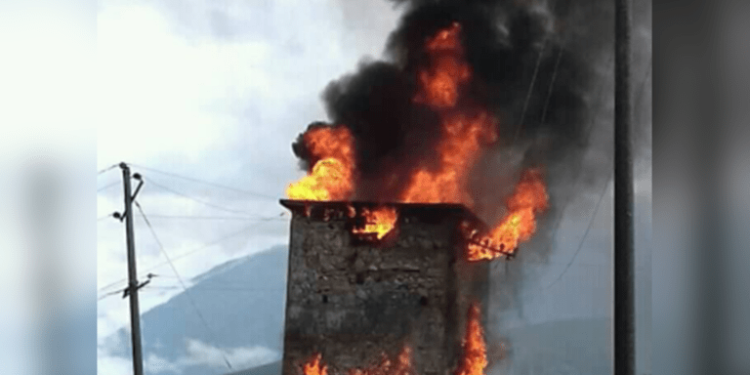 Merr flakë kabina elektrike në Lazarat