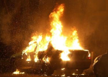 Digjet makina e diplomates italiane në Athinë