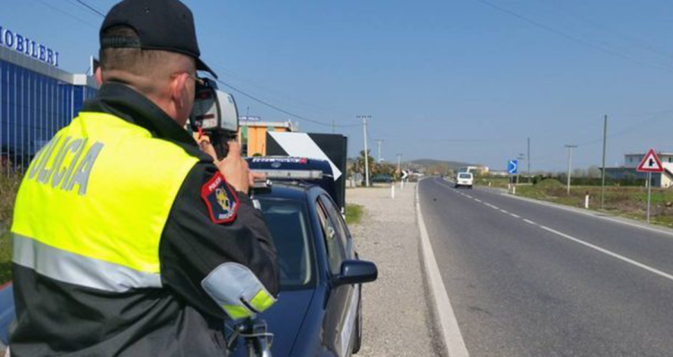 I kërkoi lekë qytetarit për të mos i vënë gjobë, përjashtohet polici i Rrugores