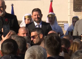 Rama: Në qendër të Dervicianit do të vendosim bustin e babait të Kryeministrit grek. Na premto që do të vish në maj (VIDEO)