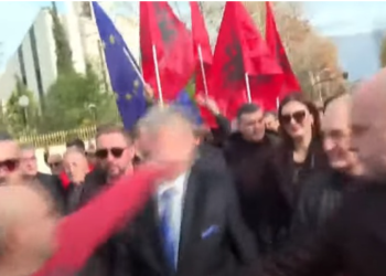 LAJMI FUNDIT/ Goditet me grusht Sali Berisha