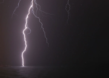 Grekët japin alarmin për reshjet, “skuqet” fillimisht jugu i Shqipërisë e pastaj veriu. Ja çfarë pritet në orët në vijim