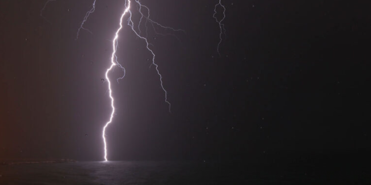 Grekët japin alarmin për reshjet, “skuqet” fillimisht jugu i Shqipërisë e pastaj veriu. Ja çfarë pritet në orët në vijim