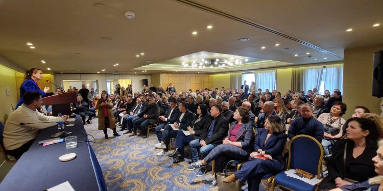 PS në fushatë, Kumbaro mbledh socialistët në Greqi