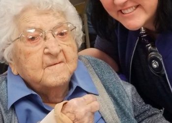 Plot 115 vjeç, gruaja tregon sekretin e të jetuarit kaq gjatë