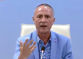 Debati për hapjen e basteve/ “Enver Hoxha të varte mes pazarit”