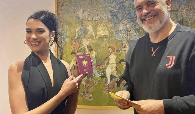 Media britanike: Dua Lipa po ndërton një rezidencë miliona dollarëshe në Sarandë