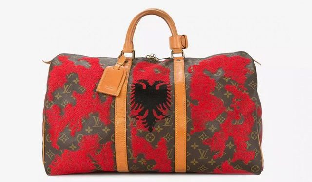“Louis Vuitton” hedh në treg çantën me flamurin shqiptar, ja çmimi marramendës