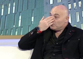 Blendi Fevziu rrëfen momentin më të vështirë: Pasi varrosa nënën, më vdiq edhe njeriu më i afërt. Shkova në emision me eskortë…