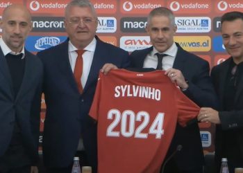 Braziliani Sylvinho prezantohet si trajner i Shqipërisë: Ta çojmë Kombëtaren sa më lart