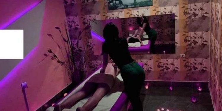Qendra e masazhit vatër prostitucioni, arrestohen dy vajza, në kërkim pronari