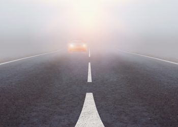 Mjegulla “pushton” rrugën Tepelenë-Gjirokastër-Kakavijë