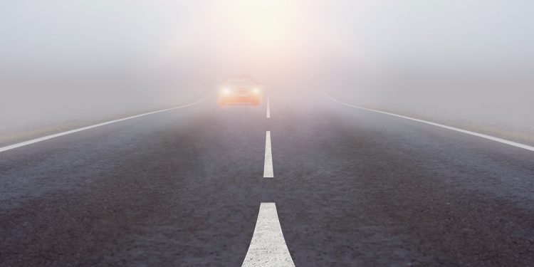 Mjegulla “pushton” rrugën Tepelenë-Gjirokastër-Kakavijë