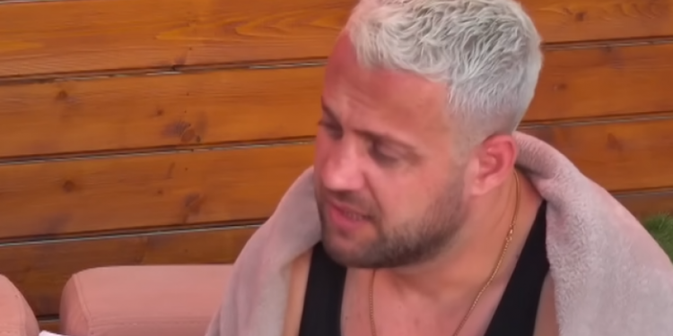 Sëmundja e Luizit e vërtetë apo strategji? Komshiu i këngëtarit e zbulon: Babai i ka vdekur shumë i ri, edhe hallën e ka të sëmurë