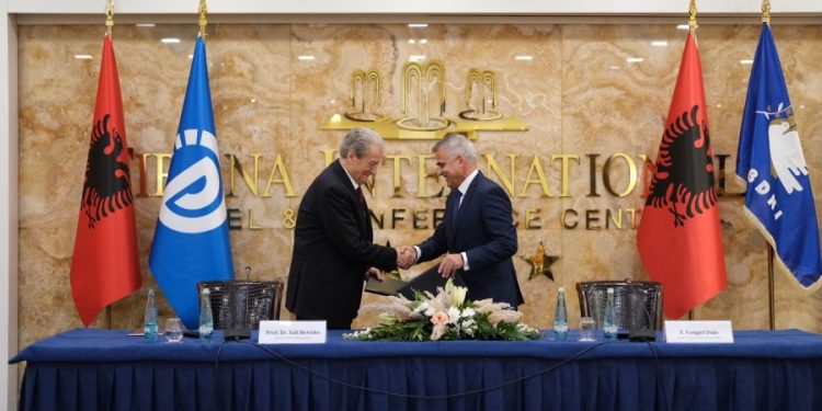 Berisha-Dule nënshkruajnë marrëveshjen: 3 kandidatë të PBDNJ për Dropullin, Finiqin dhe Himarën