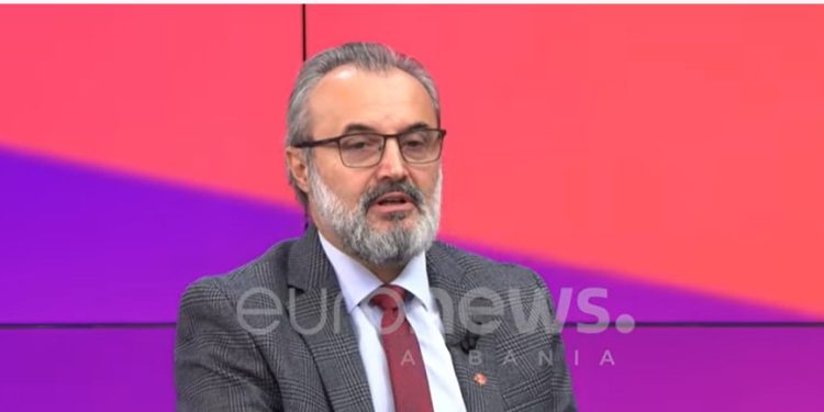 Godet teologu: Varrimi bëhet për 24-orë sepse ka raste që janë ringjallur