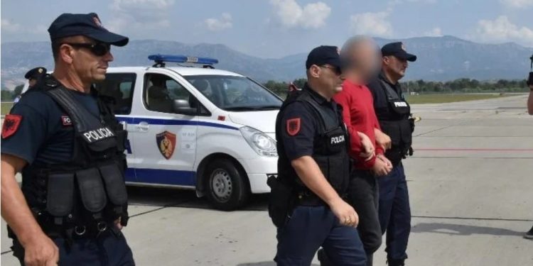 I dënuar në Gjirokastër për kanabis, Interpoli ekstradon nga Spanja 49-vjeçarin